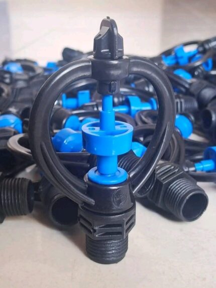 খামারের টিনের চালের ঝর্ণা